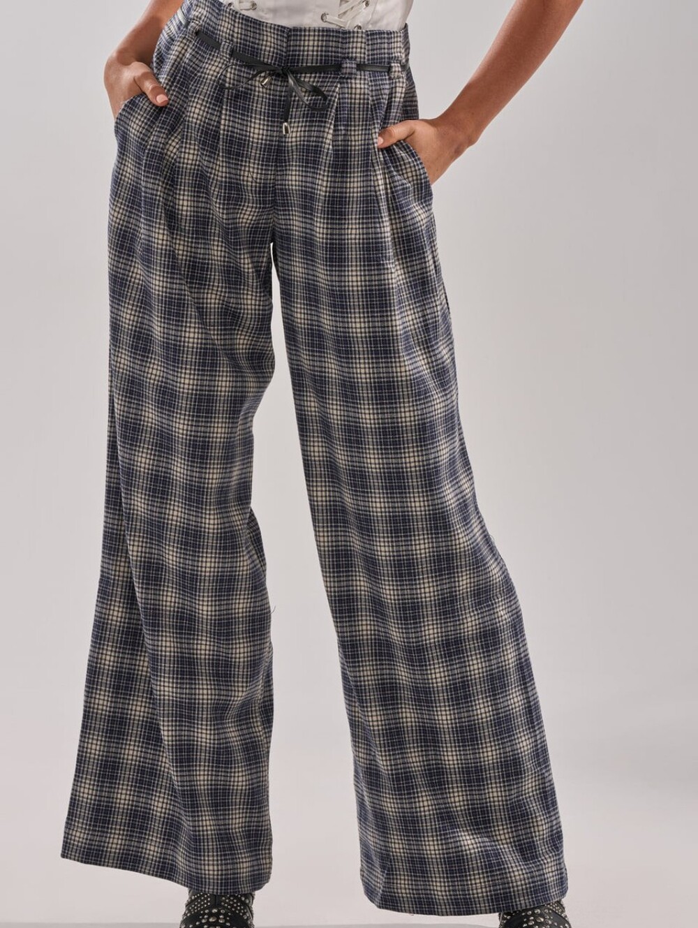 AKIRA Plaid Wide Leg Pants in Blue & White Size Small Like New